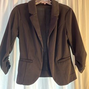 Candie’s Junior Runched Sleeve Knit Blazer. Medium. Excellent condition.